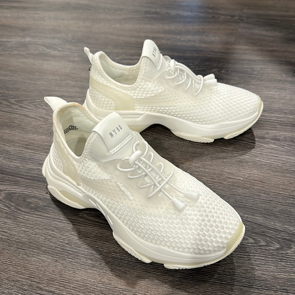 Steve Madden Women’s Milo White - size 8.5